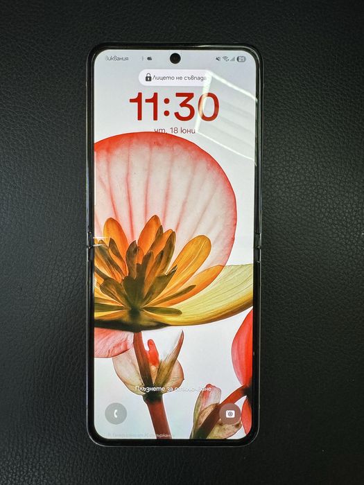 Samsung Galaxy Z Flip5 с памет 256GB и цвят Cream (светлобежов/ванилия)
