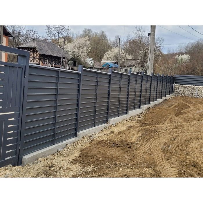 Garduri si porti din sipca metalica, panouri stil jaluzele, tabla cutata, plasa bordurata, fier forjat, BCA si beton si alte modele disponibile
