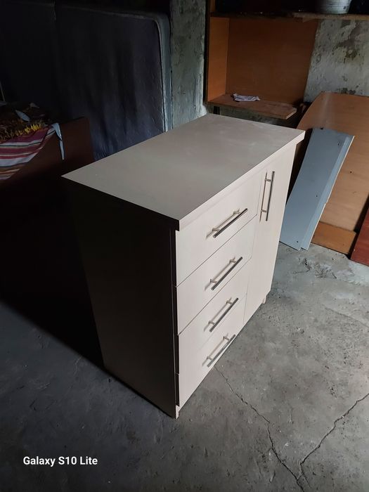 Шкаф для квартиры