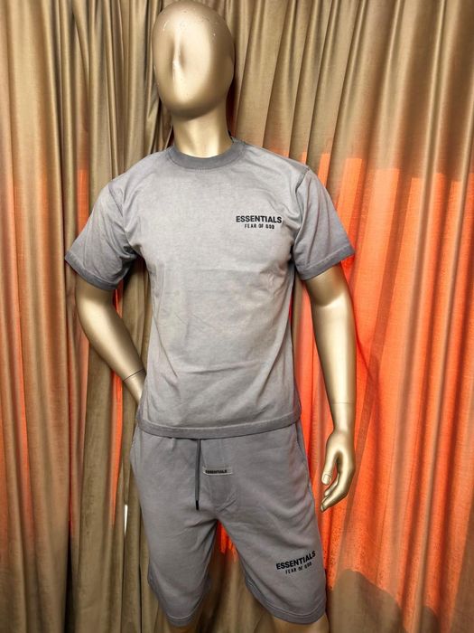 Compleu de barbat nou cu eticheta măsură S .M .L .XL .XXL
