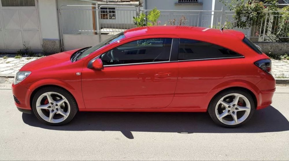 Продавам Opel Astra GTC 1,7