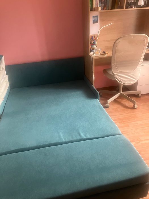 Разтегателен двуместен диван