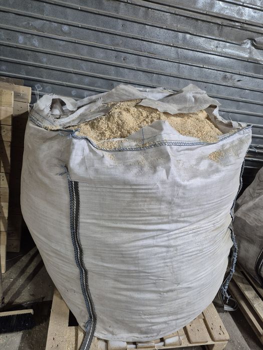 Опилки 1 кубовые продам.