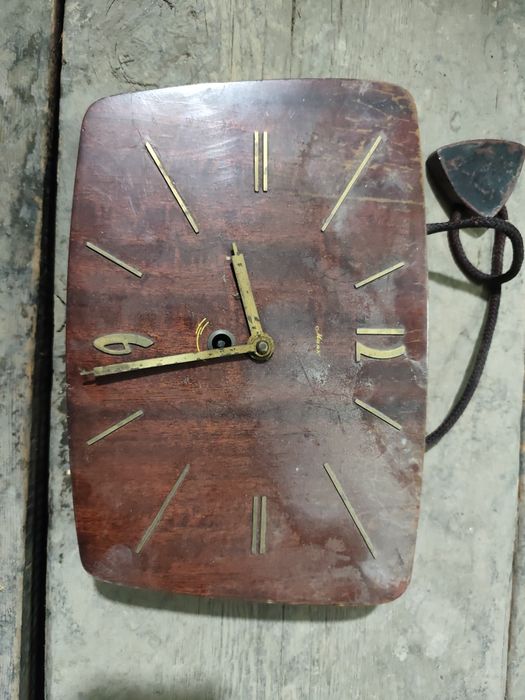 Часы настенные маяк