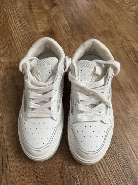 Vand adidasi represent in stare foarta buna