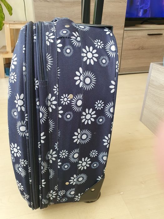 Куфар с телескопична дръжка.