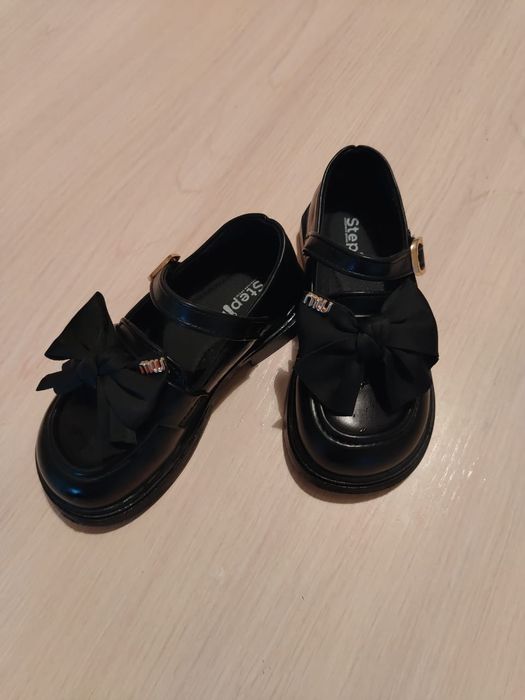 Продам детскую обувь