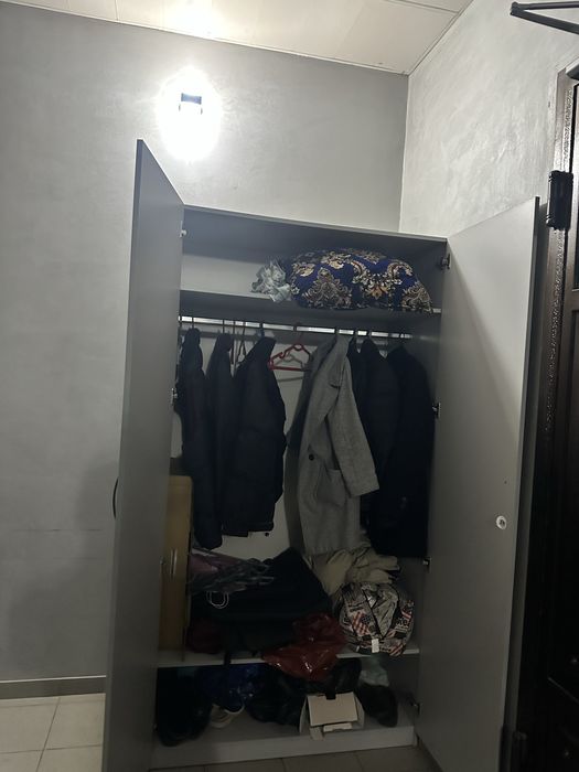 Kiyim shkaf, Kiyim javon