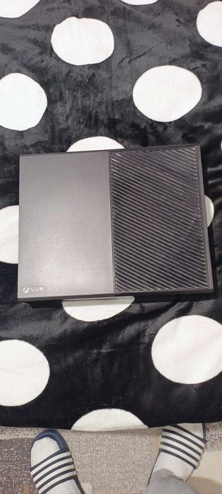 Vând Xbox one in stare bună