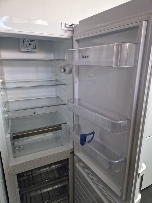 Хладилник с фризер Whirlpool A++ 185см