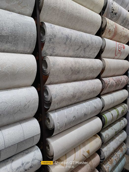 Обои в ассортименте.