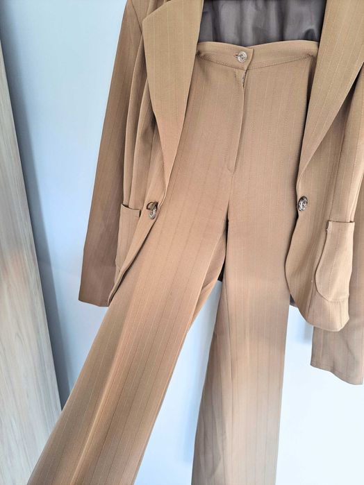 Комплект сако и панталон