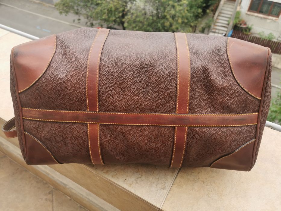Geanta de voiaj (weekender/duffel) din piele texturată de la brandul Timberland