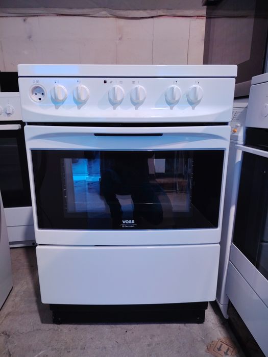 Печка +гаранция. Свободно стояща. Конвекция. Керамичен плот. Доставка