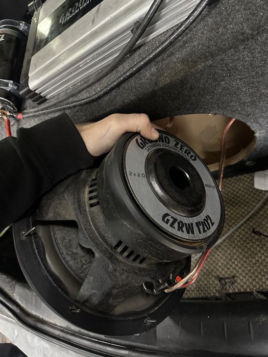 Бас каса с усилвател