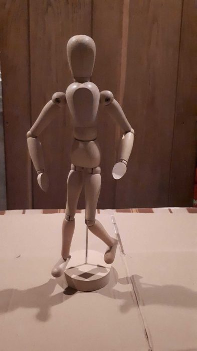 Manechin din lemn natur, configurabil. Inaltime = 33cm