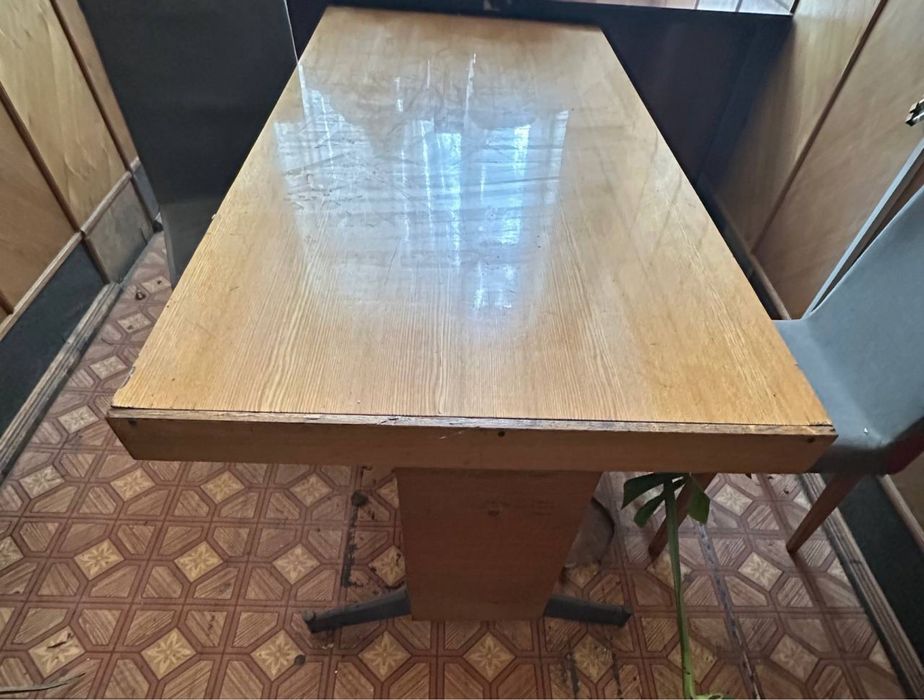 Продаю  мебель  б/у, ( столы офисные, стулья) б/у
