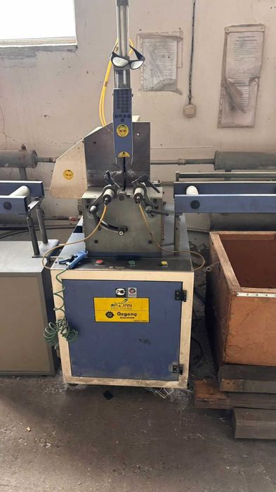 станок для резки ПВХ или алюминиевого профиля