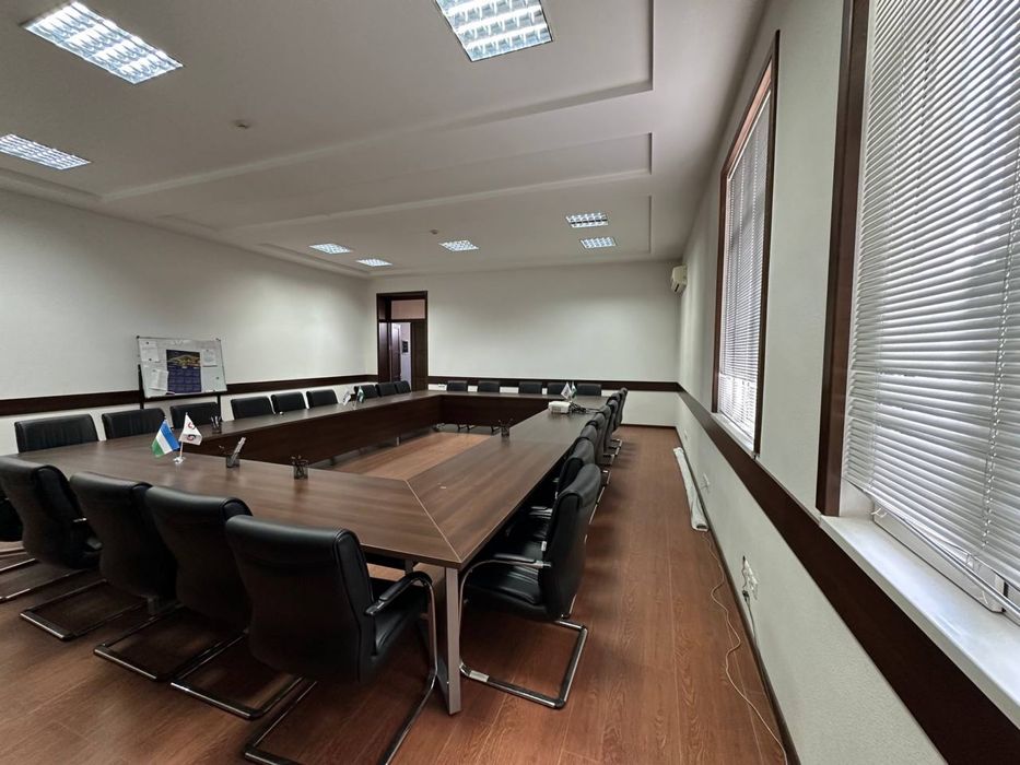 Здание под аренду, 16-комнат, 1058м2, первая линия