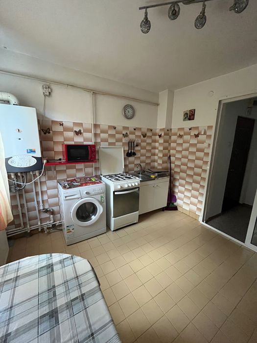 Închiriez apartament 2 camere, zona 9 mai