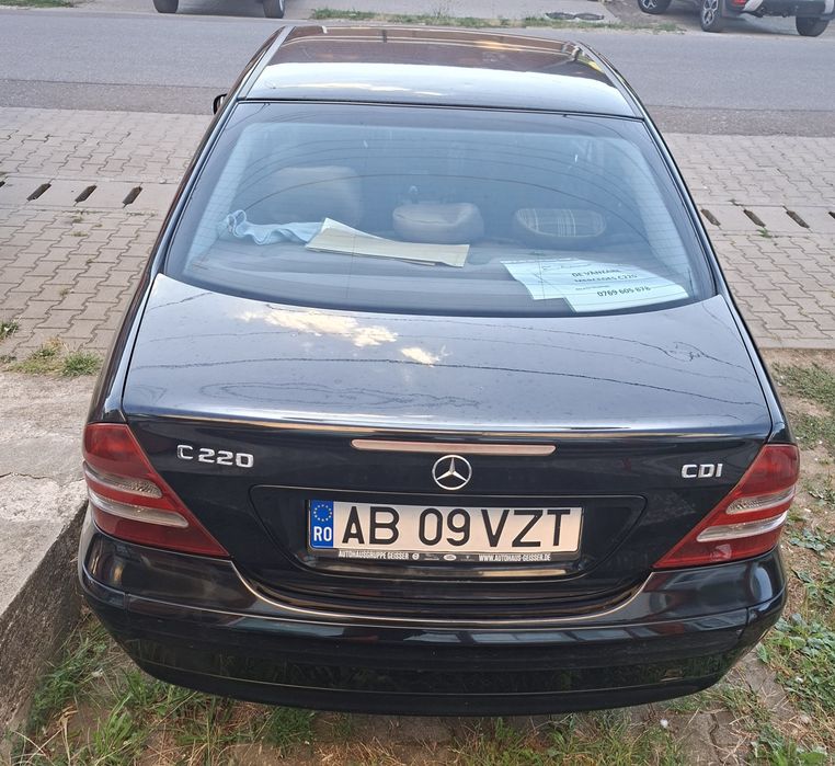 Vind autoturism marca Mercedes Benz,