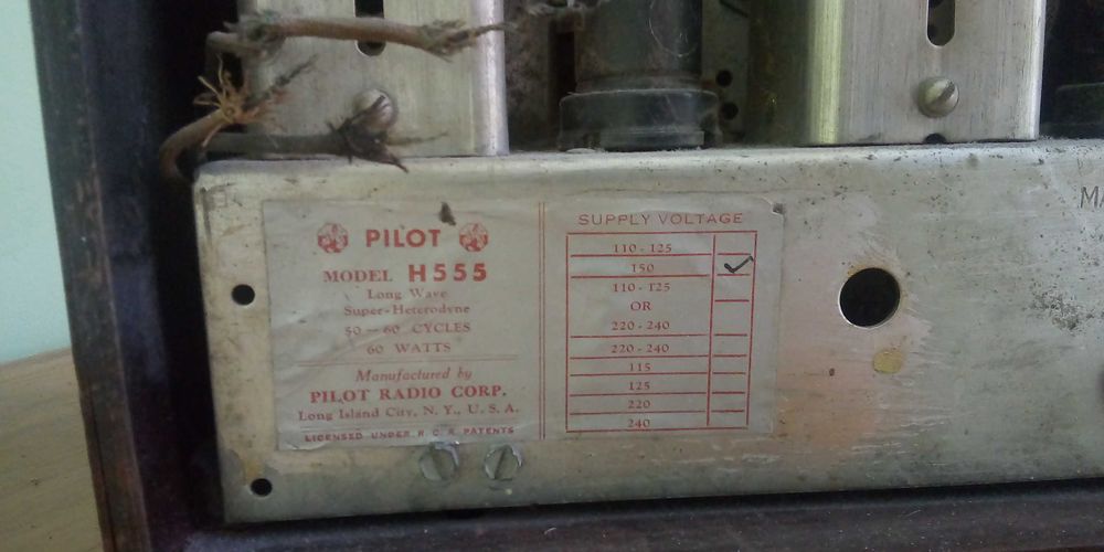 Лампово радио "Pilot H555" с антикварна стойност