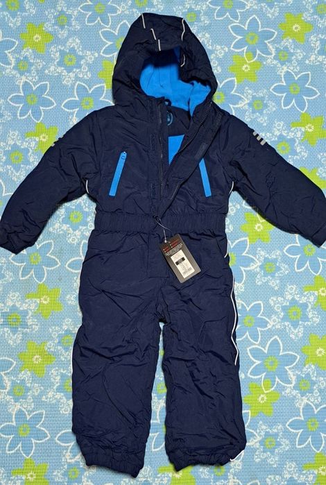 Комбинезон Польша мембранный на 4-5 лет.