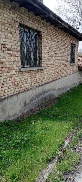 Продавам два обединени имота с две къщи