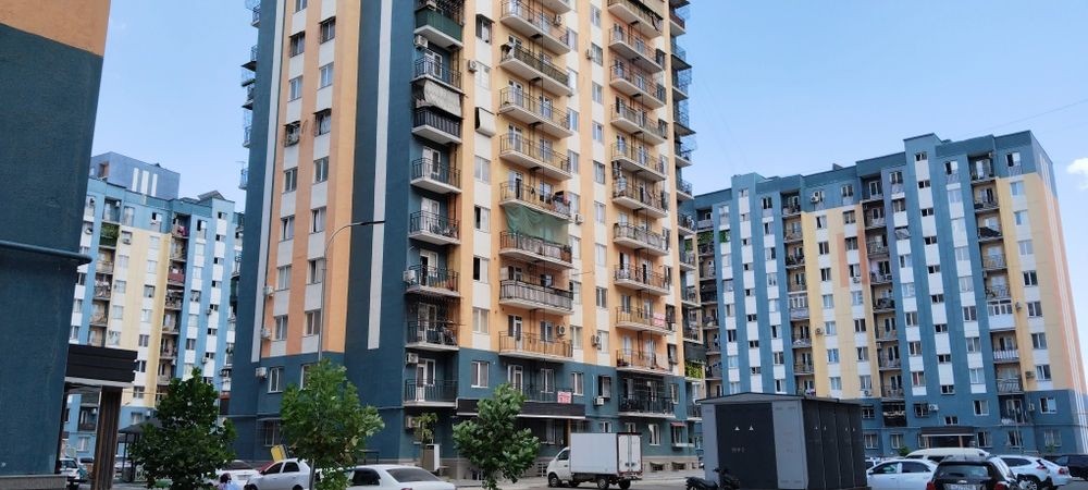 2 xonali uy sotiladi 16 etajli domning 1 etajida jolashgan