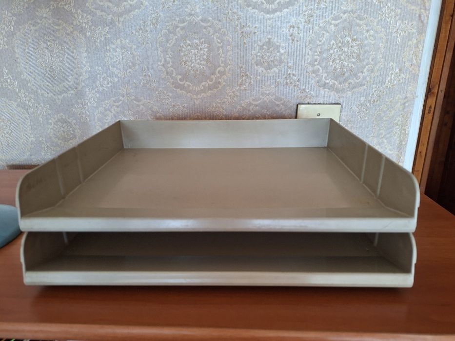 Органайзер за документи за бюро.