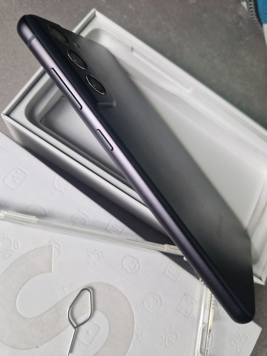 Samsung S22  cu 8Gb RAM și 128Gb memory