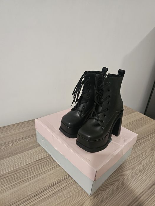 Дамски черни боти