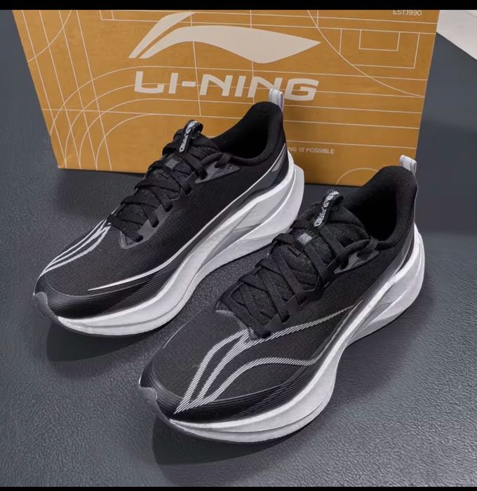 Продам кроссовки Li-ning