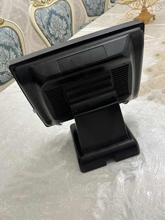 Моноблокот умаг,