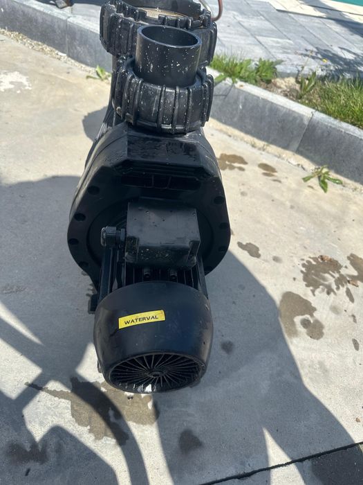 Vand pompa piscina Waterval trifazica, NOUA, nefolosita. Ideala pentru piscine, sisteme de filtrare si recirculare apa.