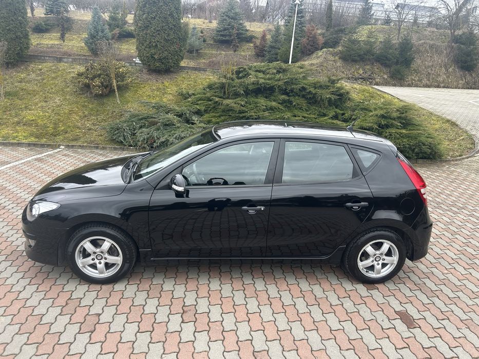 -Hyundai i30 facelift-2012-1.4benzina-109cai-euro5-adusa din germania-