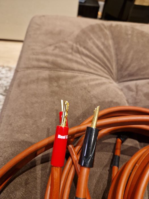 Кабели Van den Hul за озвучителни тела / тонколони