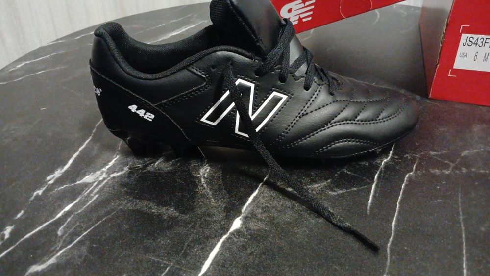 Ghete de fotbal Joma și New Balance