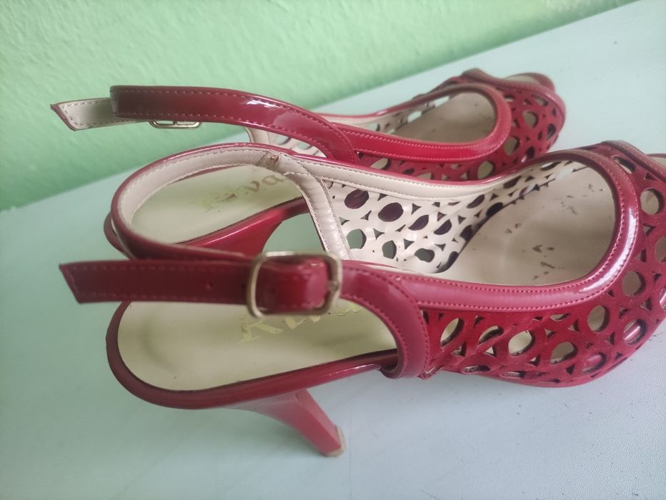 Червени дамски обувки с ток Rivas