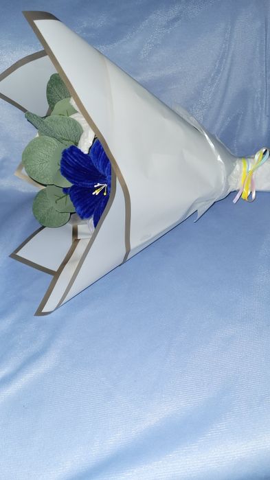 Buchet de flori din sârmă plușată