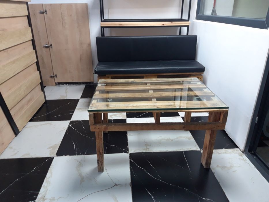 продам столик и диванчик