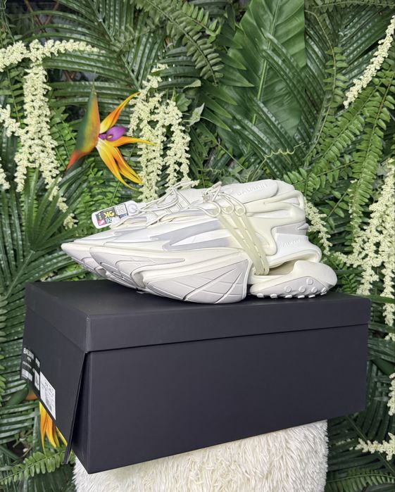 Balmain Unicorn Triple White