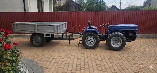 Tractor 4x4 Antonio Carraro + Remorcă basculabilă