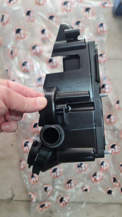 Капак за клапанити N47