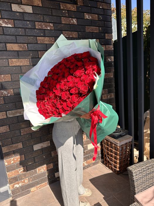 101 роза букетом или в коробке