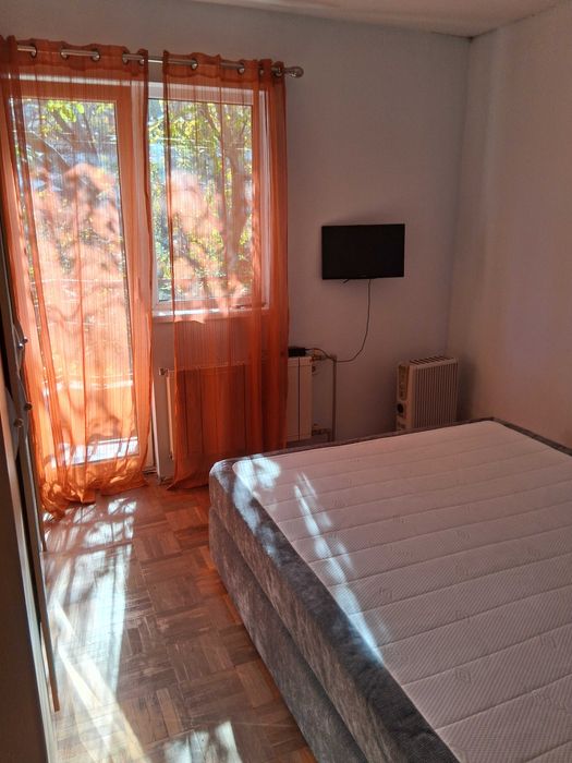 Дава се под наем Двустаен апартамент в Шумен, Център - 70 кв.м за 357 € - Снимка #3