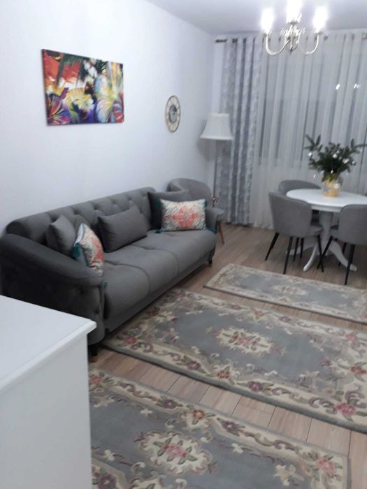 Vand apartament cu 2 camere,renovat si complet mobilat