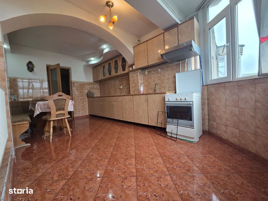 DE INCHIRIAT Apartament 2 camere : Moisil, Spital, Scoala 10 — fotografia 1