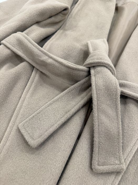 Дамско меко палто с ефектни ръкави