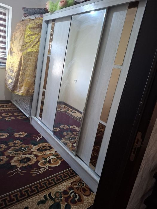 Янги шкаф роликли сотилади